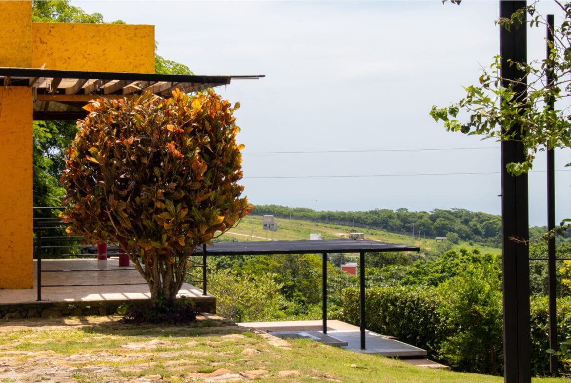 toma lateral de la cabaña campestre